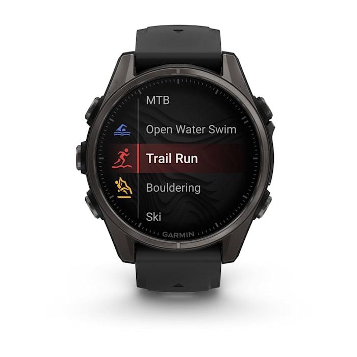 Fēnix® 8 - 43 mm, AMOLED, Sapphire, Titanio, Carbon Gray DLC con cinturino in silicone Black/pebble grey