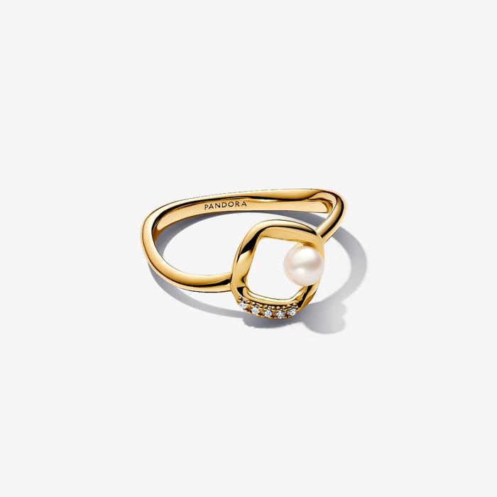 Sinuous Line Circle Ring with Cultured Freshwater Pearl and Pavè