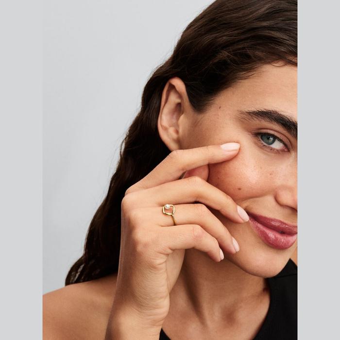 Sinuous Line Circle Ring with Cultured Freshwater Pearl and Pavè