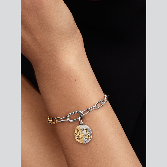 Charm Medallion Bilancia