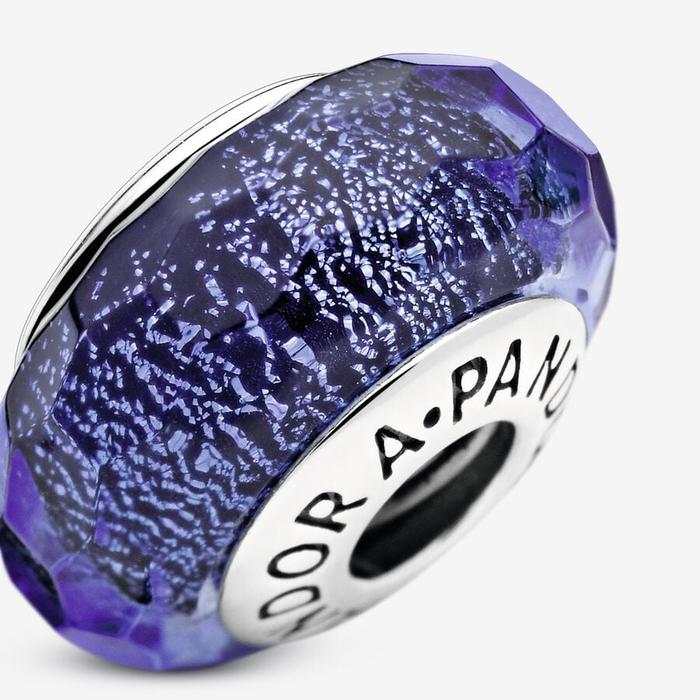Breloque en verre de Murano bleu irisé