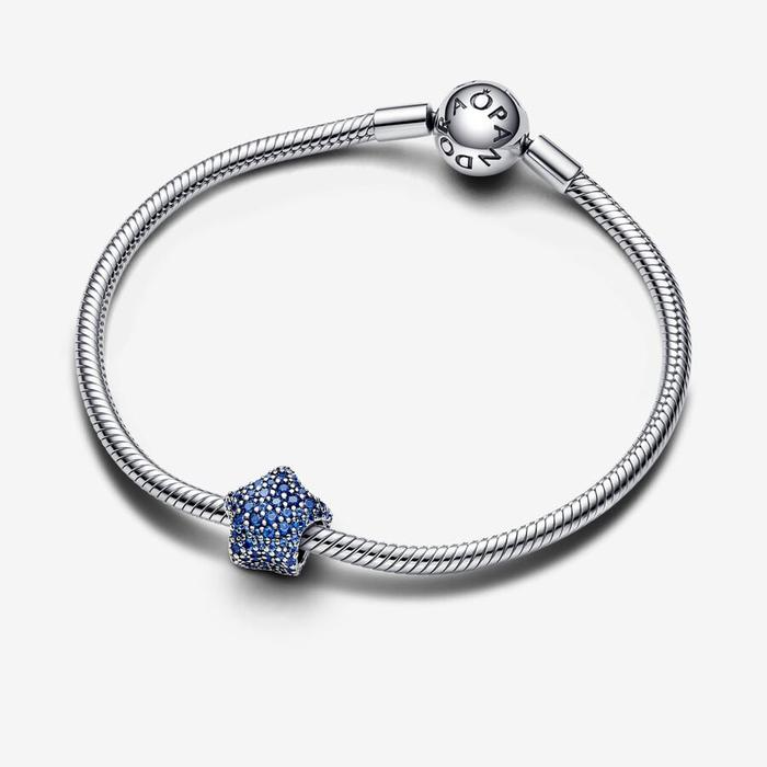 Charm étoile pavée bleue