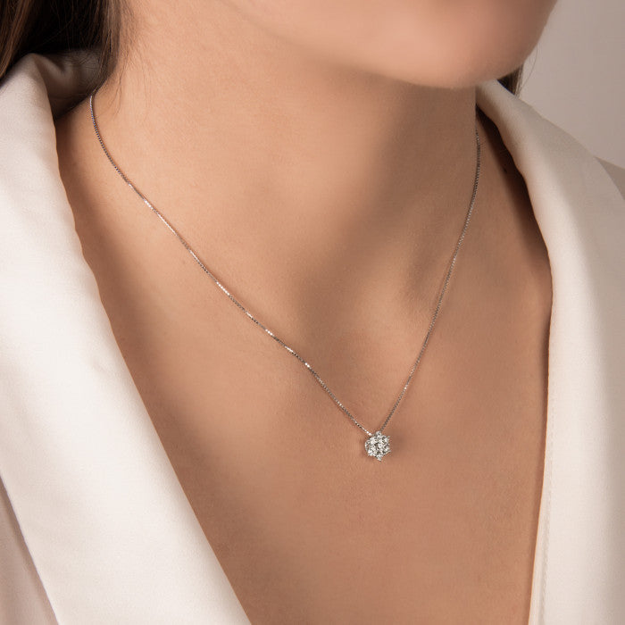 Collier ras du cou à fleurs