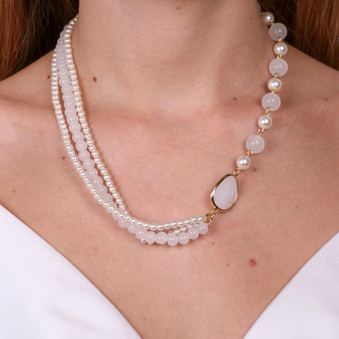 Metal Necklace with Multi-Strand of Pearls and Crystal