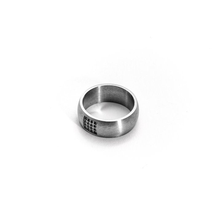 Satin link white satin ring with black zirconia