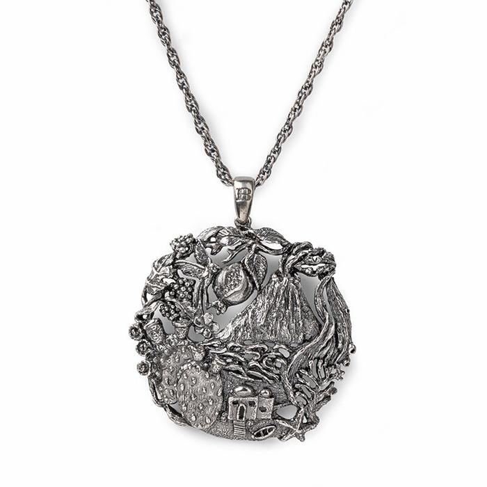 Pendentif nu des quatre éléments