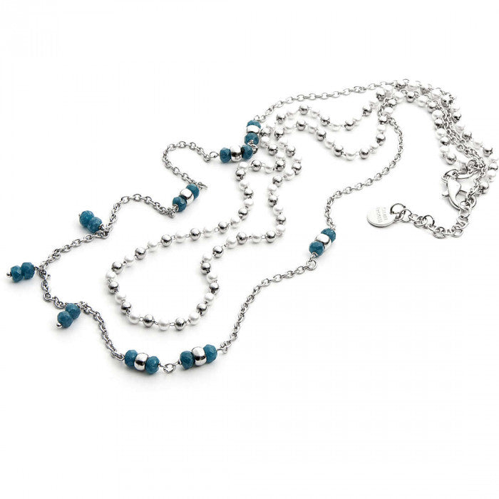Collier de perles bleues