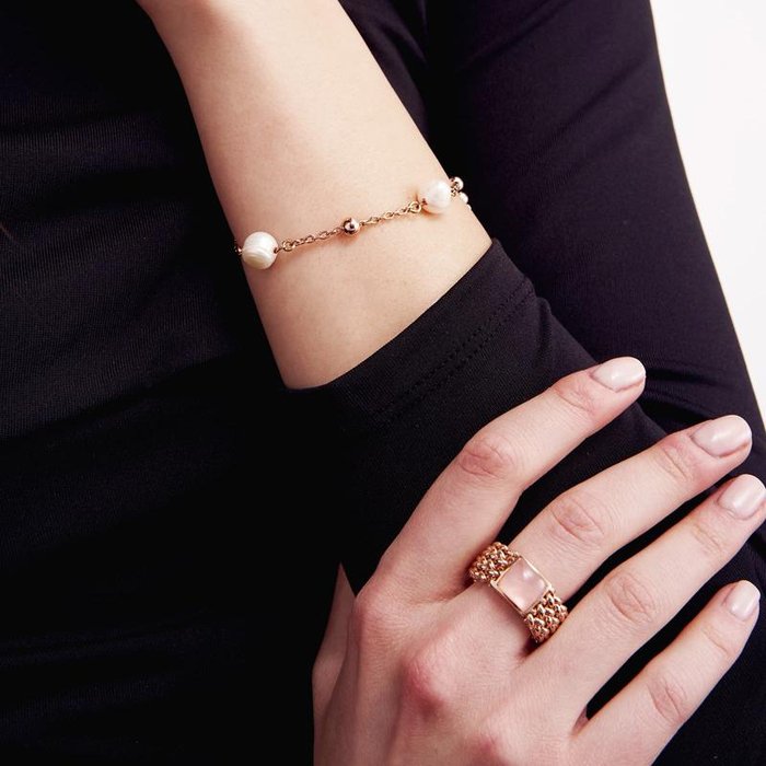 Bracelet en bronze plaqué or rose et perles naturelles