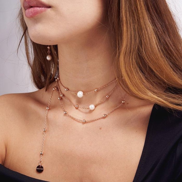 Rose gold plated bronze and natural pearl necklace