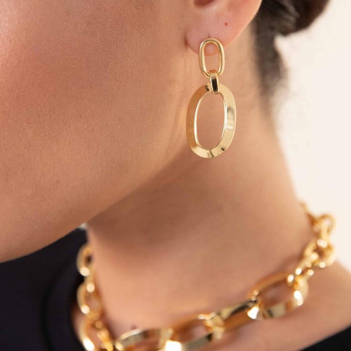 Oval and triangular mesh earrings