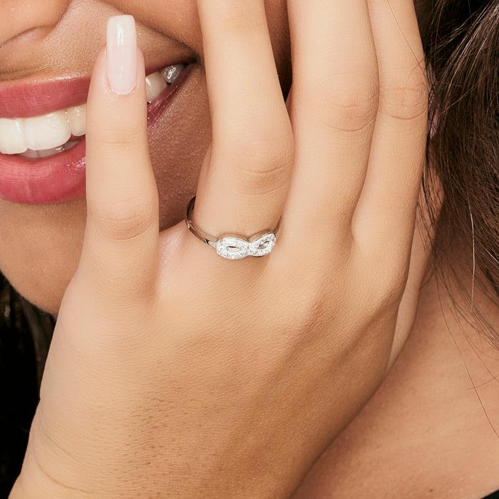 BAGUE EN ACIER POUR FEMME AVEC INFINI ET CRISTAUX BLANCS TAILLE : S