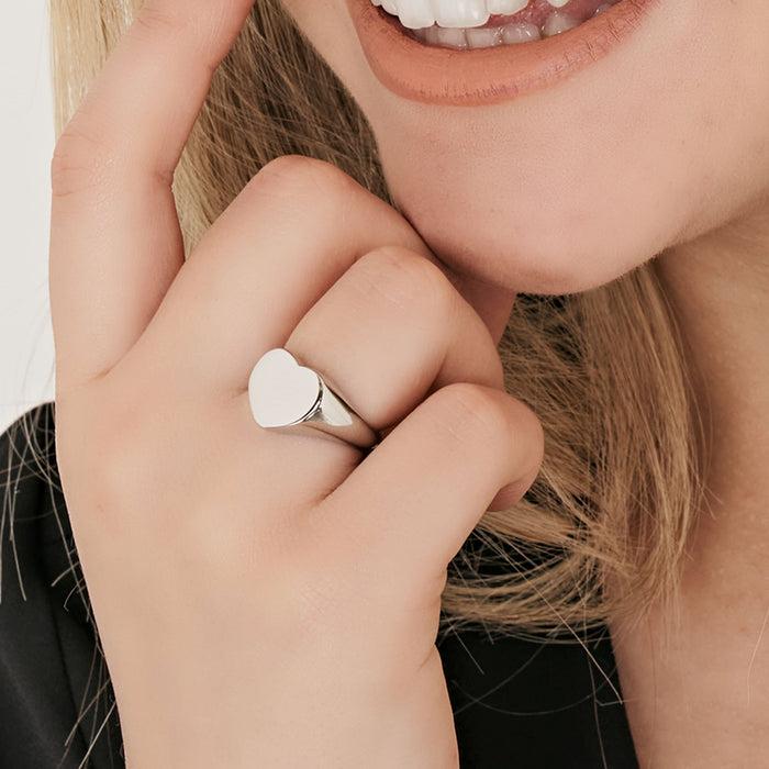 BAGUE CHEVALIÈRE FEMME EN ACIER AVEC COEUR