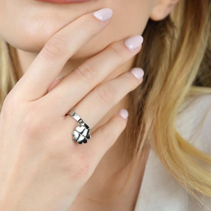 BAGUE FEMME EN ACIER AVEC TRÈFLE À QUATRE FEUILLES