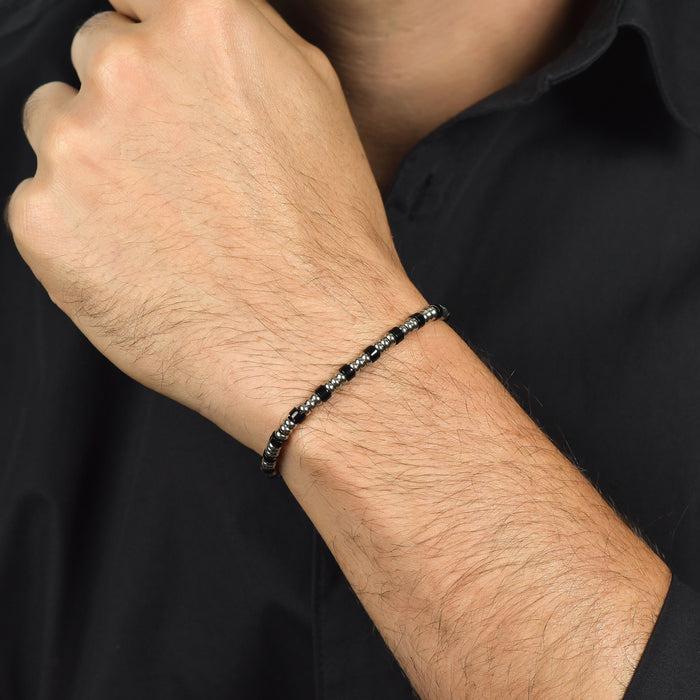 BRACELET HOMME EN ACIER AVEC ÉLÉMENTS ARGENTÉS ET PIERRES NOIRES