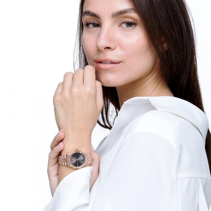 MONTRE FEMME AVEC BOÎTIER EN ACIER CADRAN ROSE