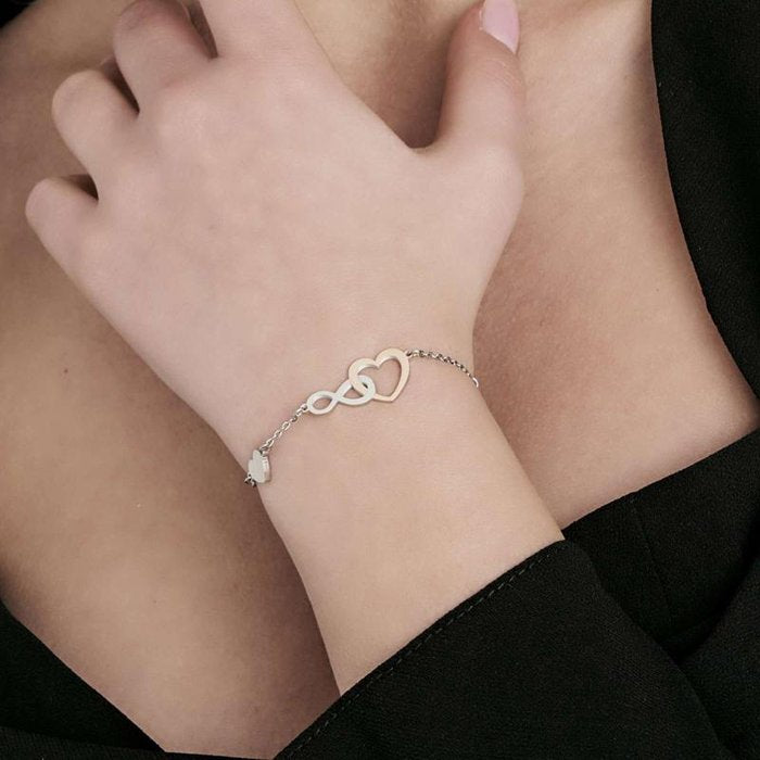 Bracelet en acier avec coeurs et infini