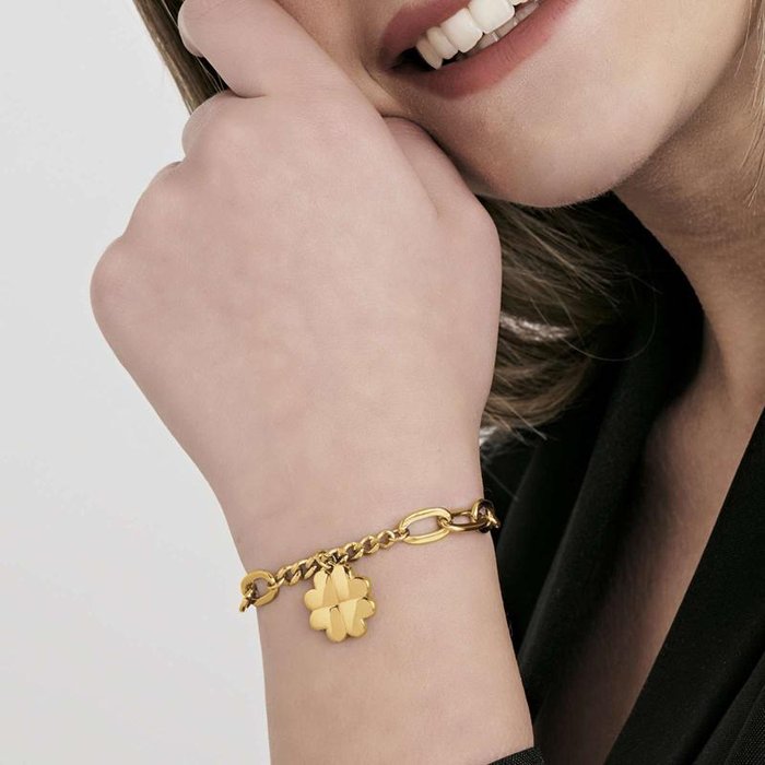 Bracelet en acier doré IP avec trèfle à quatre feuilles
