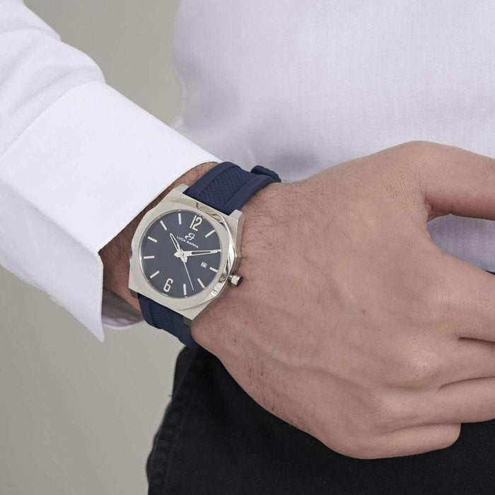 Montre avec boîtier en acier
