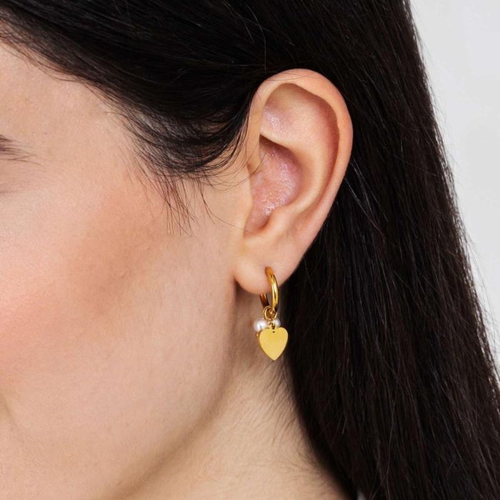 Boucles d'oreilles en acier doré IP avec cœurs et perles
