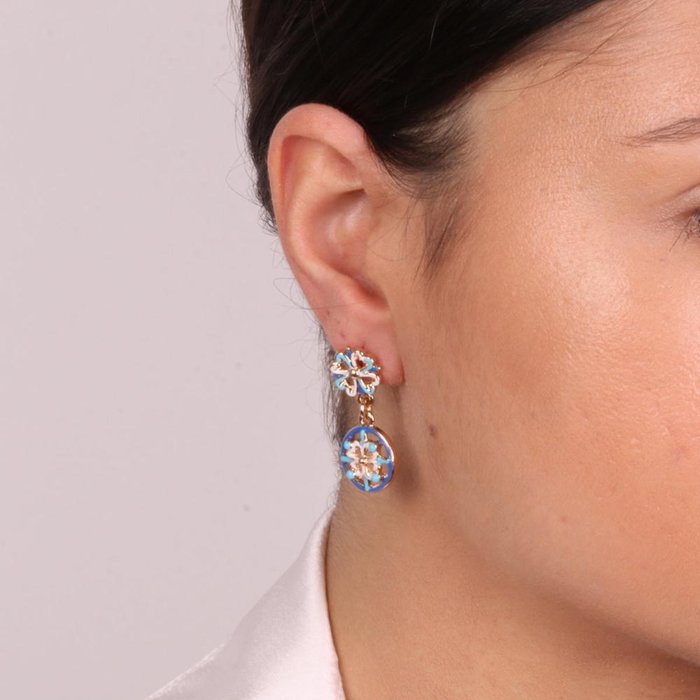 Metal earrings with colored majolica pendant
