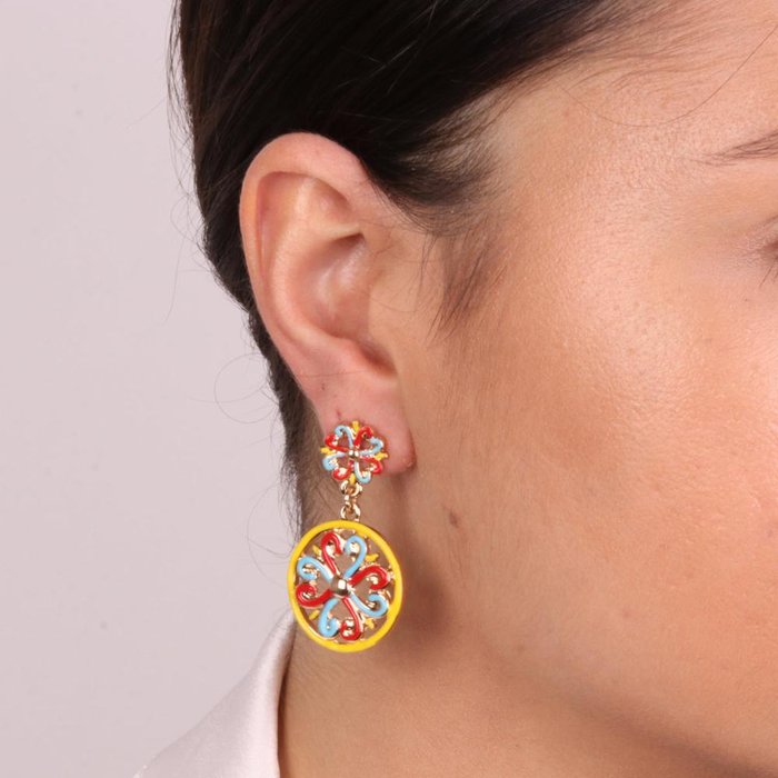 Metal earrings with colored majolica pendant
