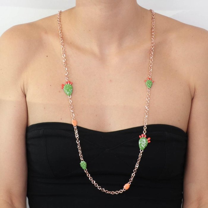 Necklace in metal rolo mesh, with Sicilian prickly pears, embellished with colored enamels