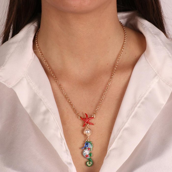Metal Necklace with Seahorse and Small Pearl