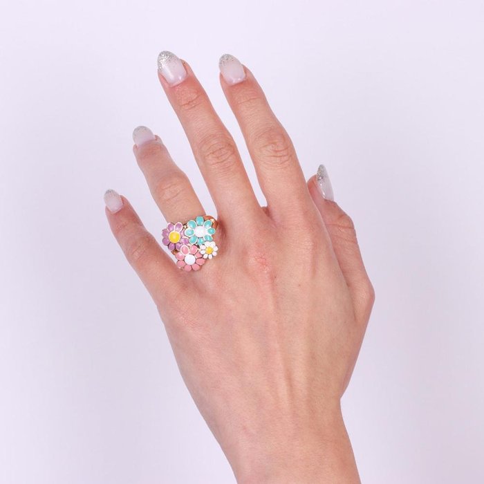 Bague en métal avec marguerites colorées