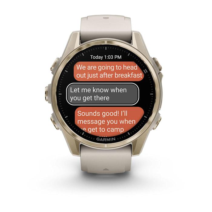 Fēnix® 8 - 43 mm, AMOLED, saphir, or doux avec bracelet en silicone gris brouillard/grès foncé