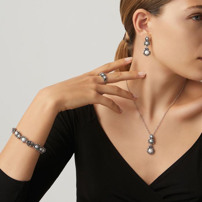 Petites boucles d'oreilles cascade anémone