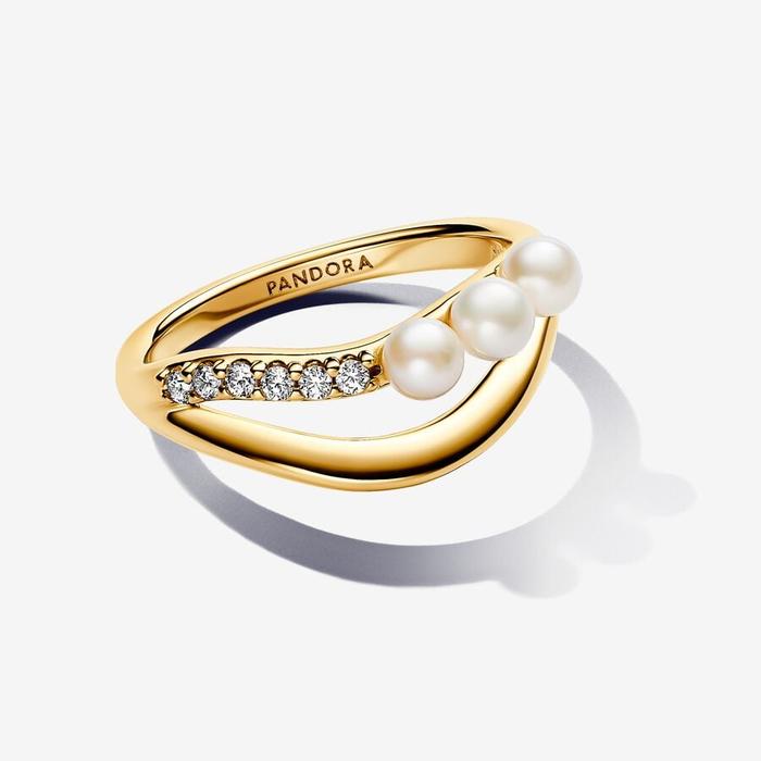 Sinuosa Line Ring with Cultured Freshwater Pearls and Pavè
