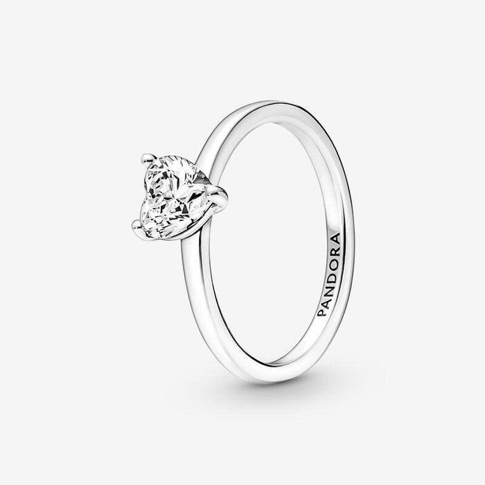 Bague solitaire avec pierre de cœur
