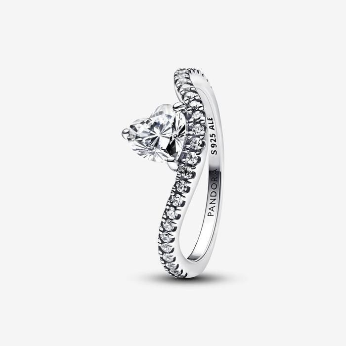 Wavy heart pavé ring