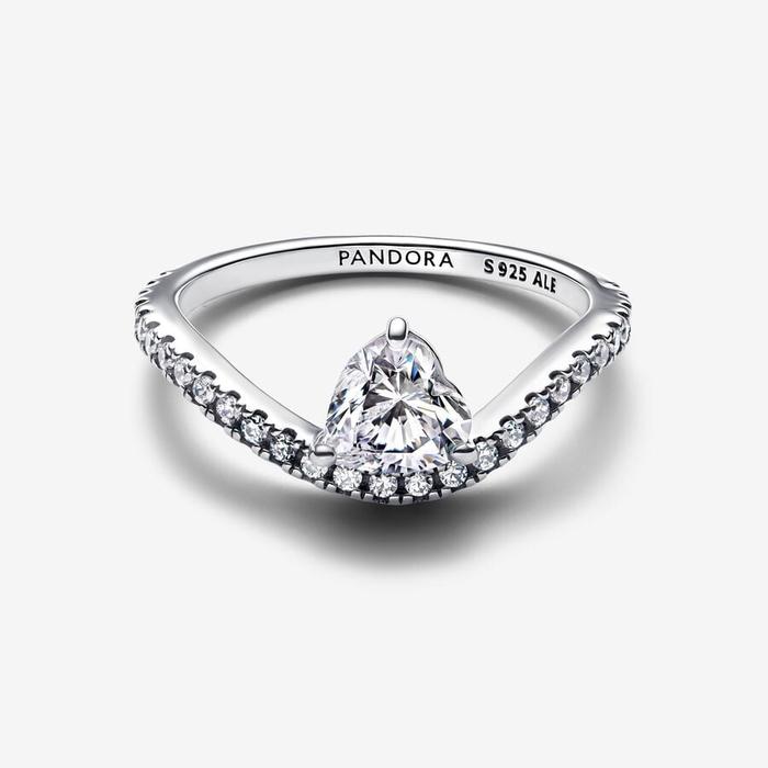 Wavy heart pavé ring