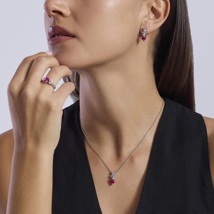 Jolie bague en rubis synthétique taille cœur