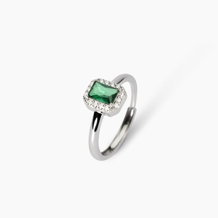 Synthetic Emerald Ring Cool or Retro?