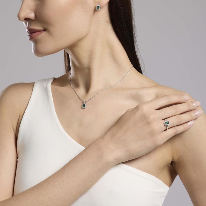 Synthetic Emerald Ring Cool or Retro?