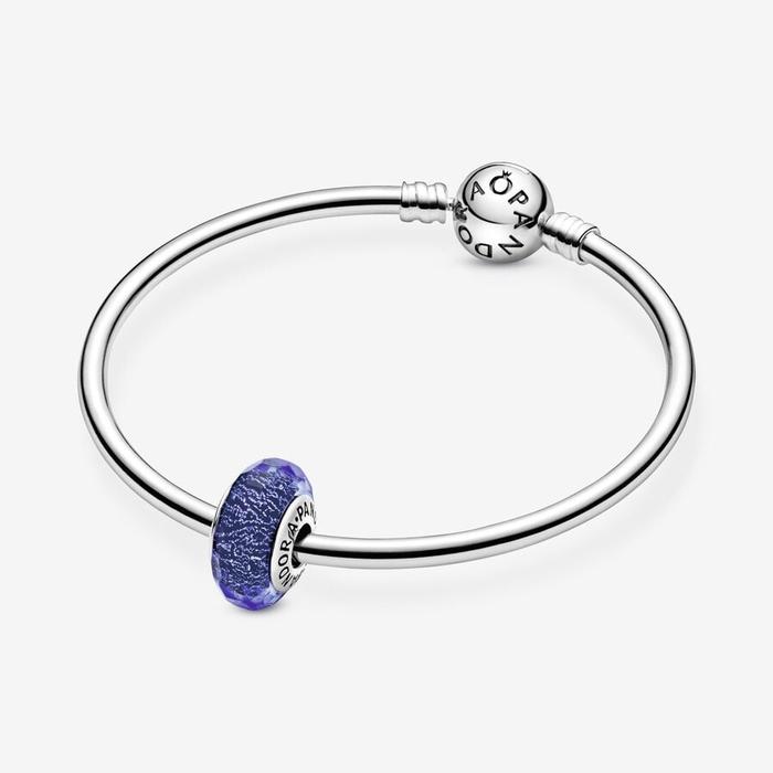 Breloque en verre de Murano bleu irisé
