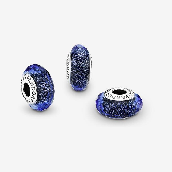 Breloque en verre de Murano bleu irisé