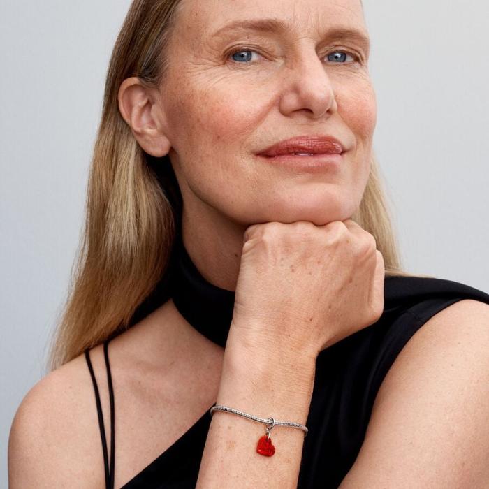 Pendentif en forme de cœur en opale rouge