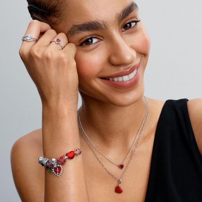 Pendentif en forme de cœur en opale rouge