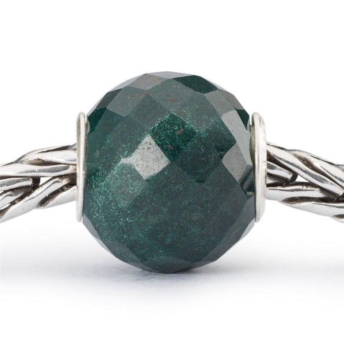 Calcédoine verte à facettes rondes