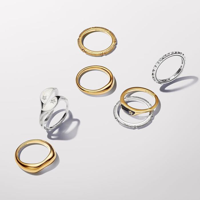 Pandora ME Enamel Half Seal Ring