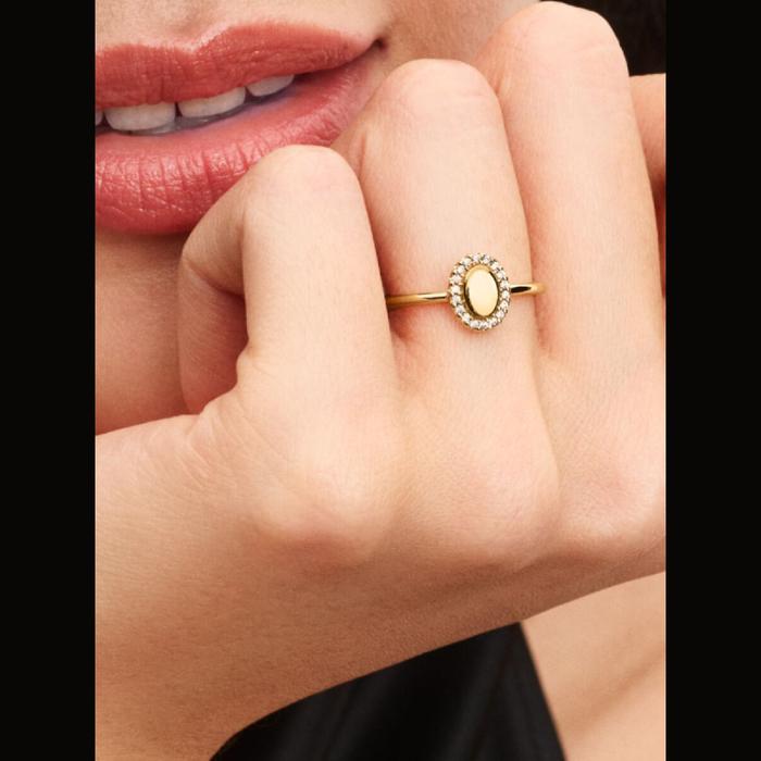 Oval and Pavè Ring to be Engraved