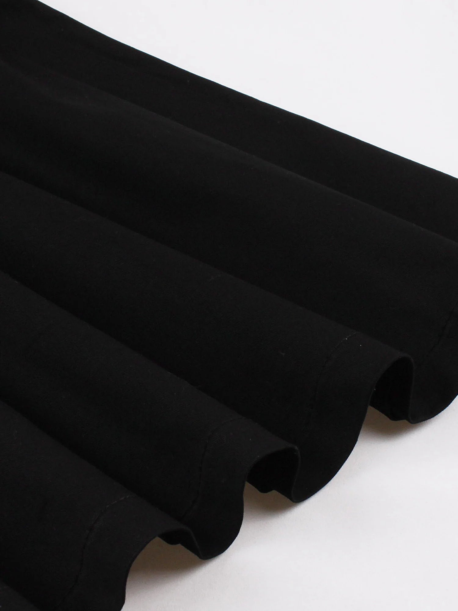 Robe Vintage à Pois Noirs et Blancs - Porte