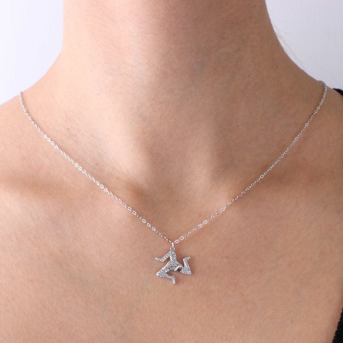 Collier en argent 925 avec pendentif Trinacria sicilien, orné de zircons blancs