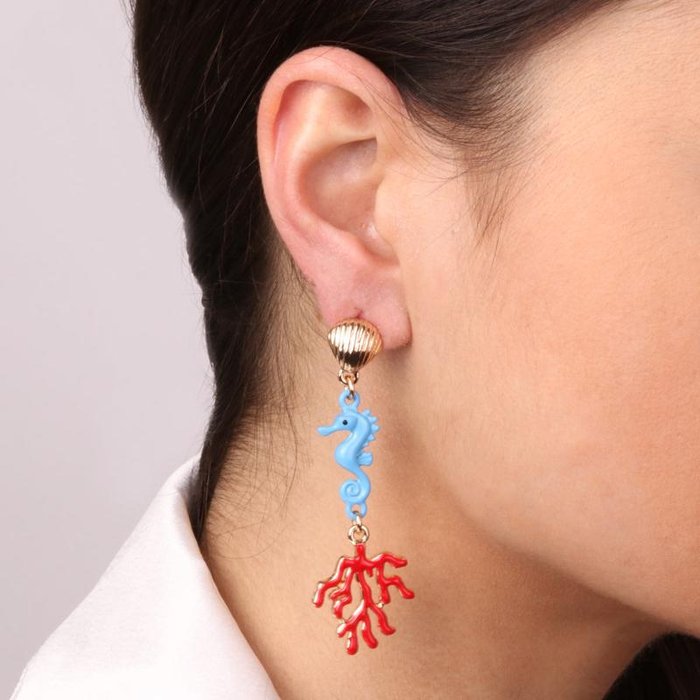 Boucles d'oreilles en métal avec hippocampe et coraux