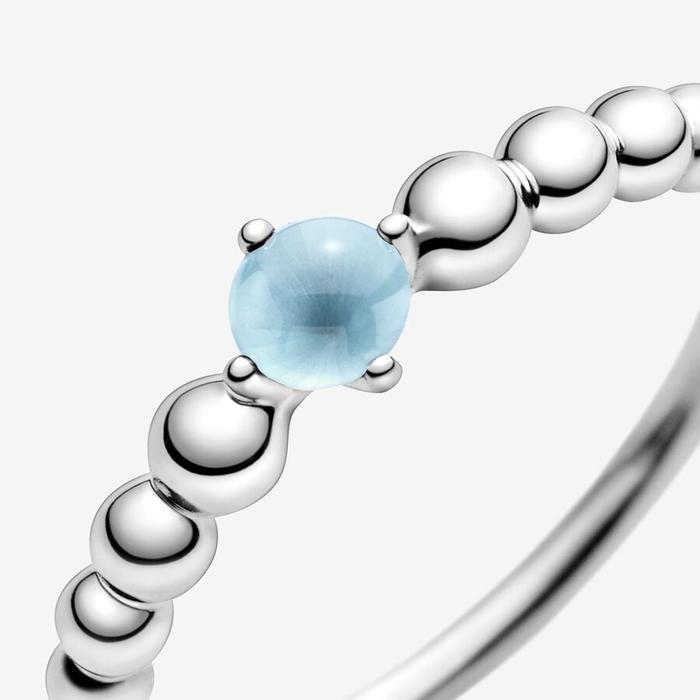 Bague en pierre bleue de décembre