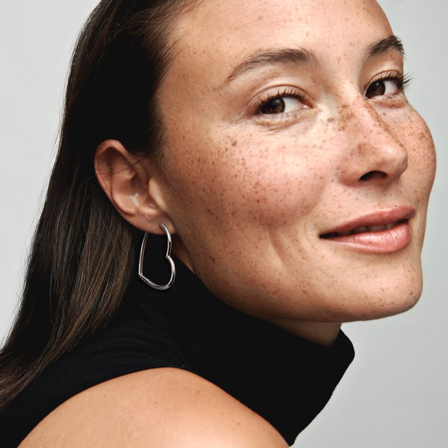 Grandes boucles d'oreilles créoles asymétriques en forme de cœur