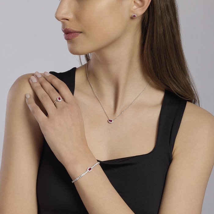 Anello in argento con rubino sintetico ovale e cristalli COOL OR RÉTRO?